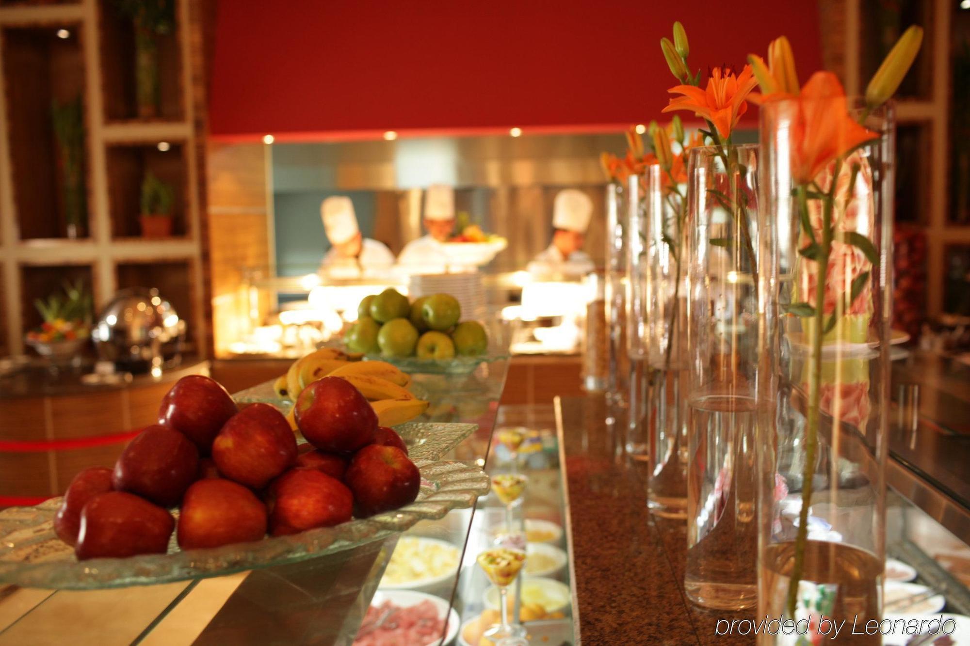 Hilton Garden Inn Riyadh Olaya Restaurante foto