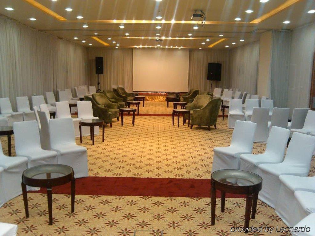 Hilton Garden Inn Riyadh Olaya Negócio foto