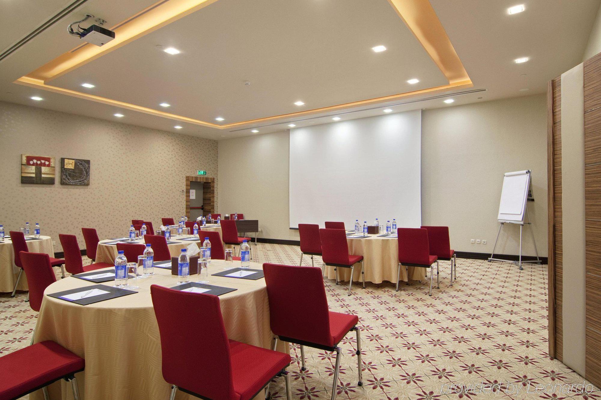 Hilton Garden Inn Riyadh Olaya Instalações foto