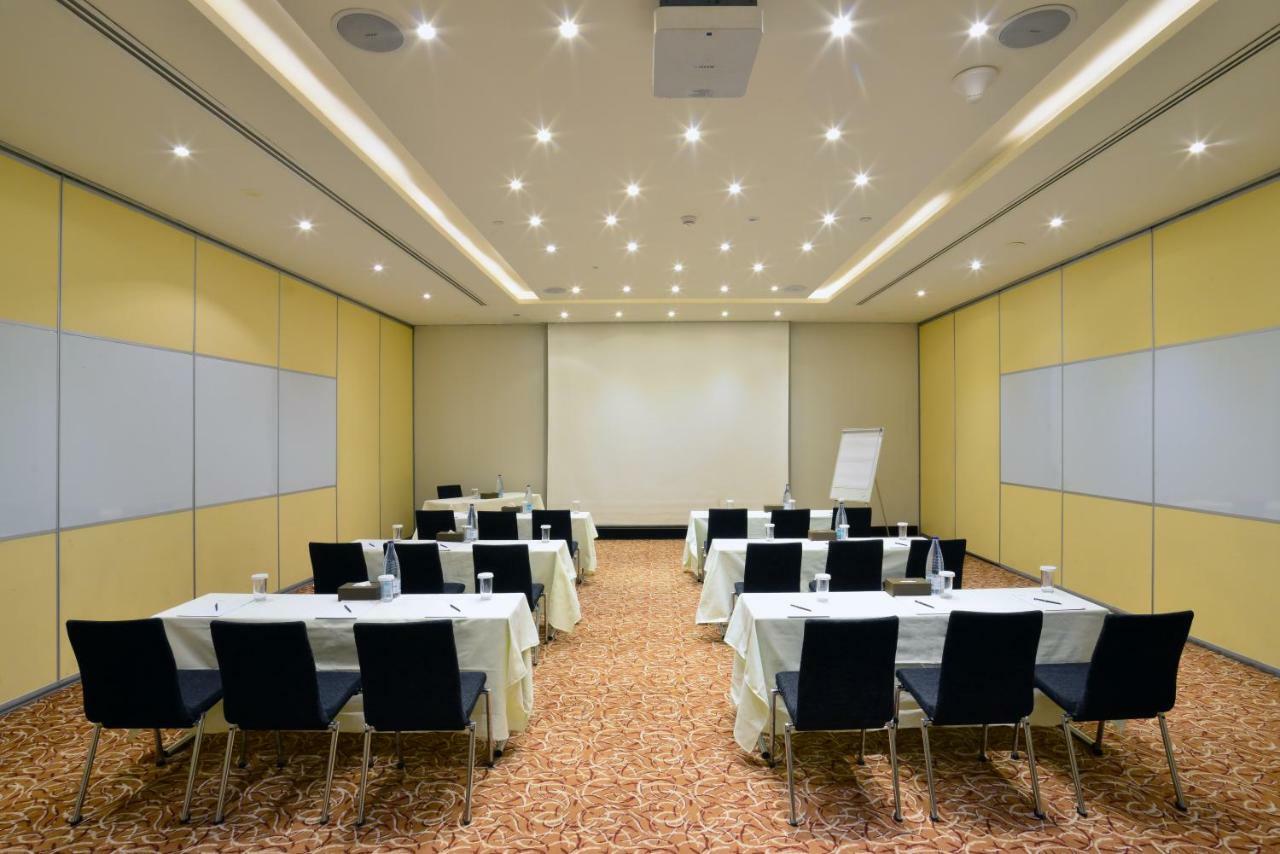 Hilton Garden Inn Riyadh Olaya Exterior foto